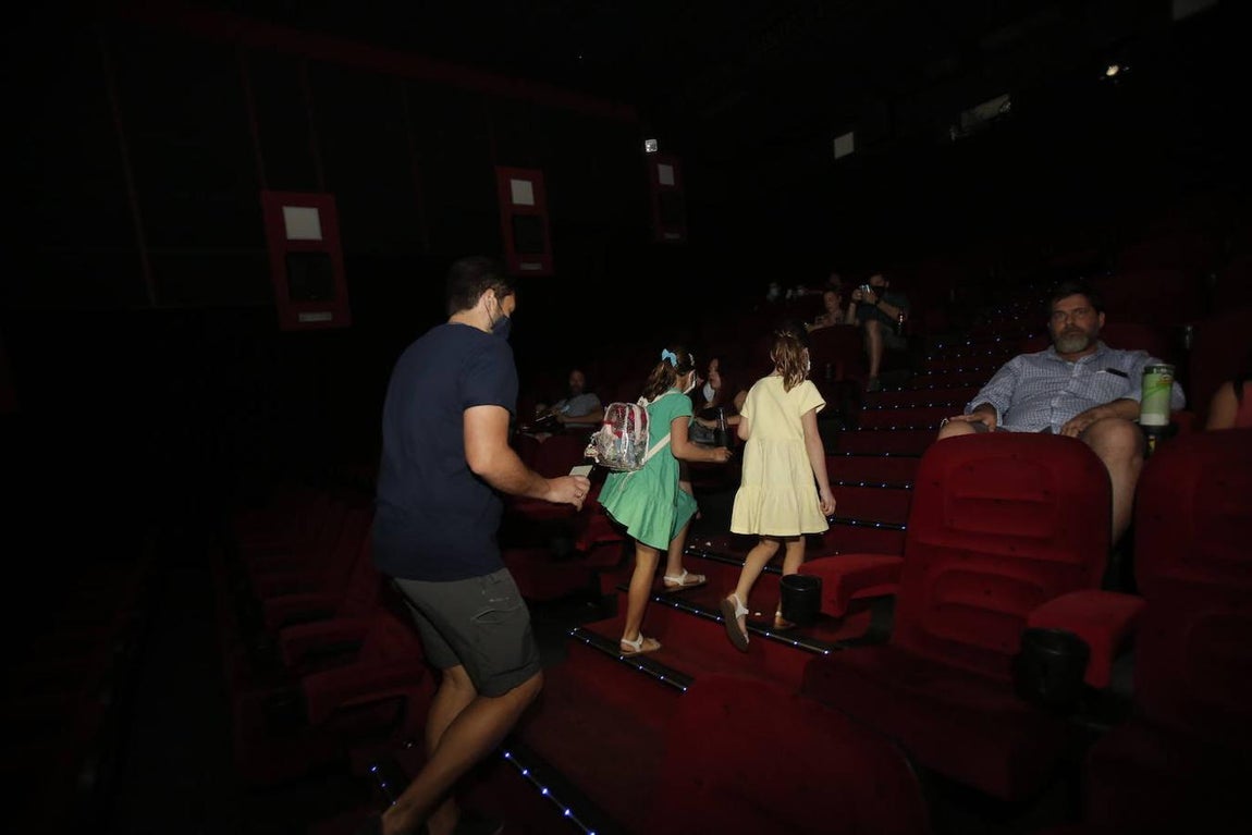 En imágenes, la reapertura de las salas de cine en Córdoba