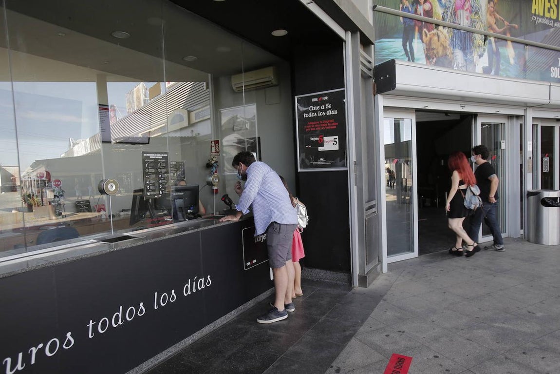 En imágenes, la reapertura de las salas de cine en Córdoba