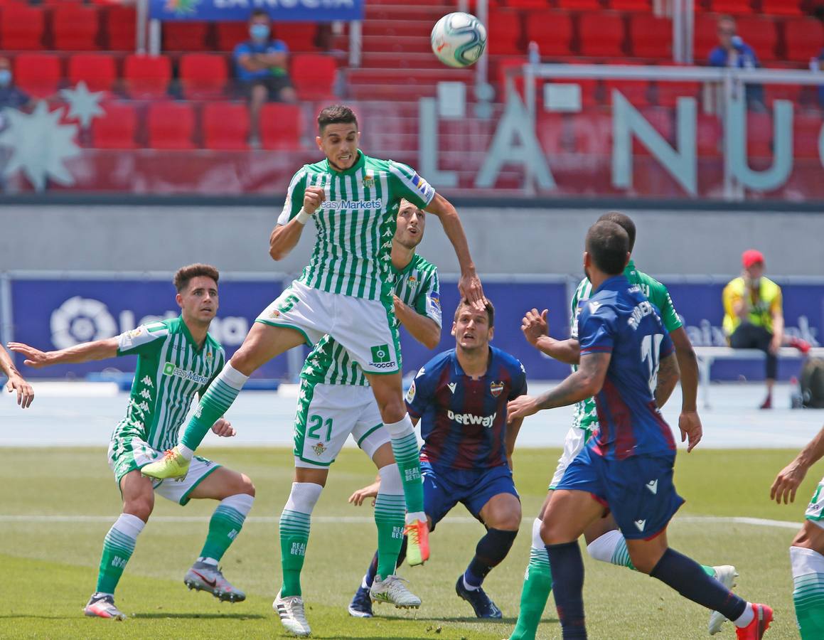 La derrota del Betis contra el Levante, en imágenes