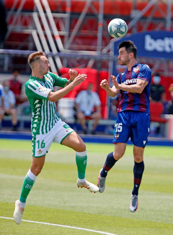 La derrota del Betis contra el Levante, en imágenes