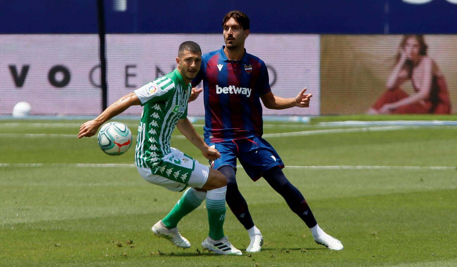 La derrota del Betis contra el Levante, en imágenes