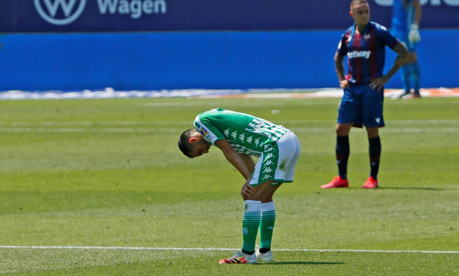 La derrota del Betis contra el Levante, en imágenes