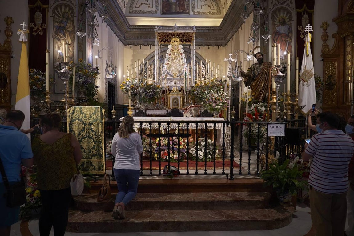 La Virgen del Rocío amanece en su paso para presidir la Función Principal en honor al Patrón, San Pedro
