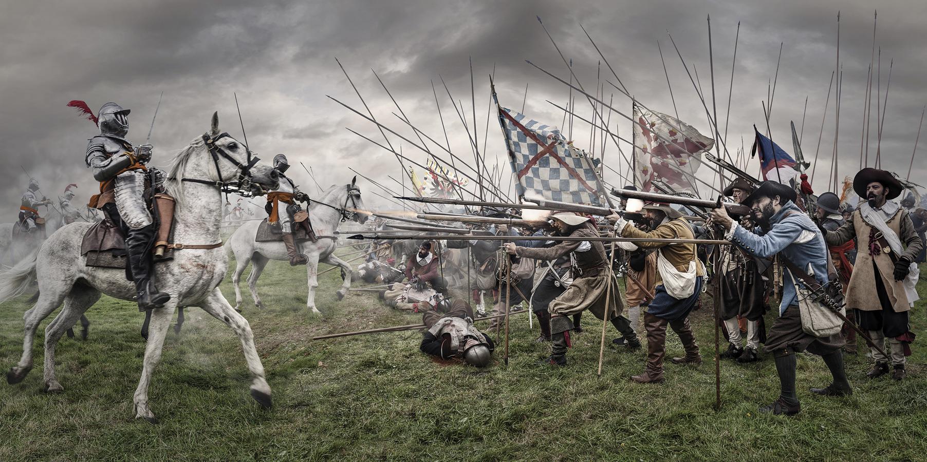 La batalla de Fleurus, 1622. El 29 de agosto de 1622 se produjo en Flandes una cruenta batalla entre el ejército de Gonzalo Fernández de Córdoba y las huestes protestantes de Ernst von Mansfeld y Christian de Brunswick, que habían formado sendos ejércitos en la Guerra de los Treinta Años. El choque consistió en una sucesión de masivas cargas de caballería contra los tercios, que aguantaron a pie firme y mermaron los escuadrones protestantes con su arcabucería y mosquetería para, de inmediato, cerrarles una y otra vez el paso con sus picas caladas.