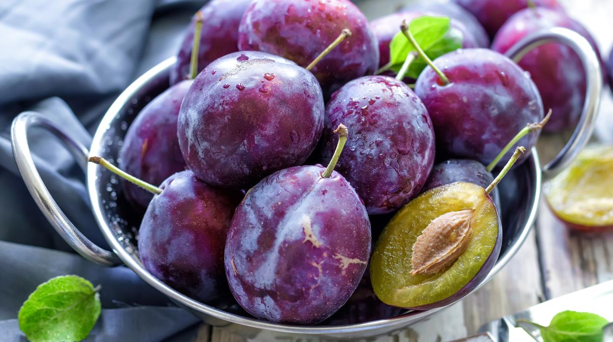 Las frutas y verduras que deberías comer con piel y cómo hacerlo con seguridad