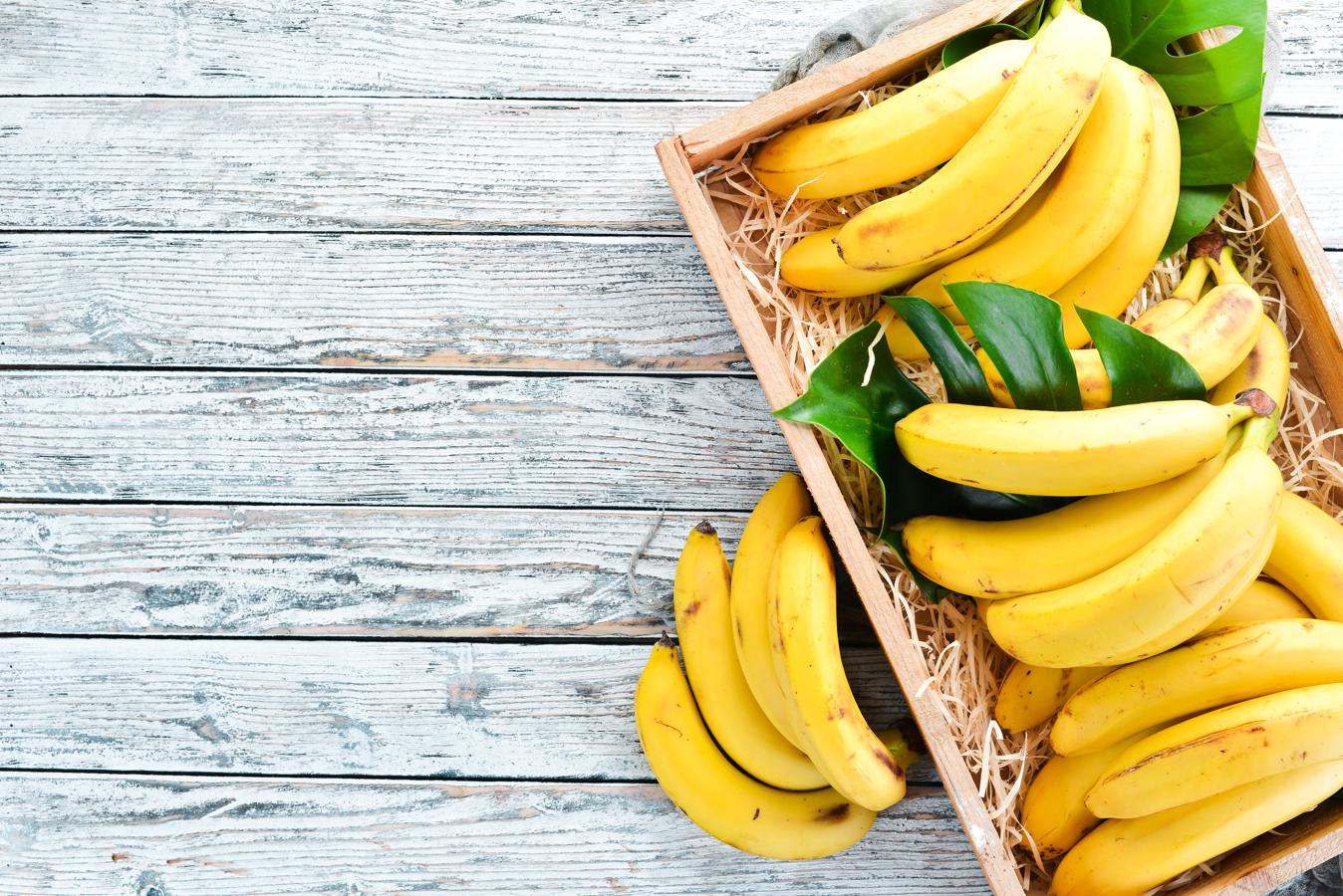 Plátano. El <a href="https://www.abc.es/bienestar/alimentacion/abci-platano-201909301308_noticia.html" target="_blank">plátano </a>tiene un alto contenido en azúcares e hidratos de carbono y eso hace que tenga un mayor valor calórico respecto a la media del resto de frutas. Su interés nutricional radica en que es una buena fuente de potasio y magnesio. Además, el plátano es una fruta fácil de digerir y tiene efecto antidiarreico.