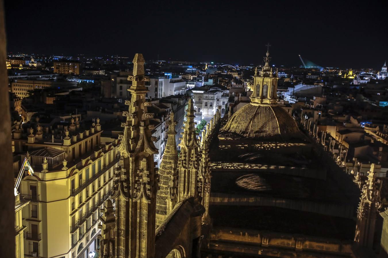 En fotos: la Catedral de Sevilla, bajo las estrellas