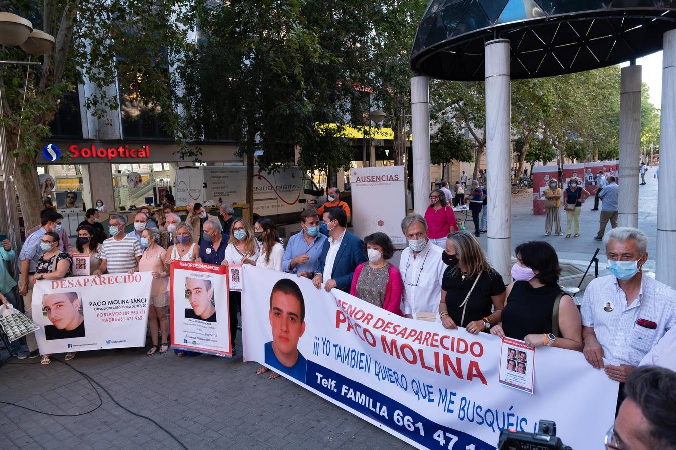 En imágenes, el acto de apoyo en Córdoba a la familia de Paco Molina