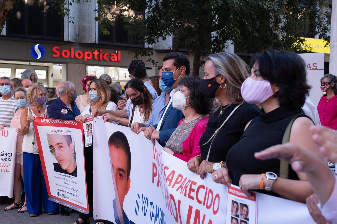 En imágenes, el acto de apoyo en Córdoba a la familia de Paco Molina