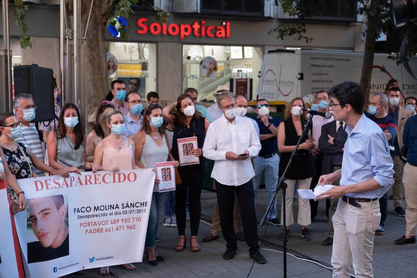 En imágenes, el acto de apoyo en Córdoba a la familia de Paco Molina