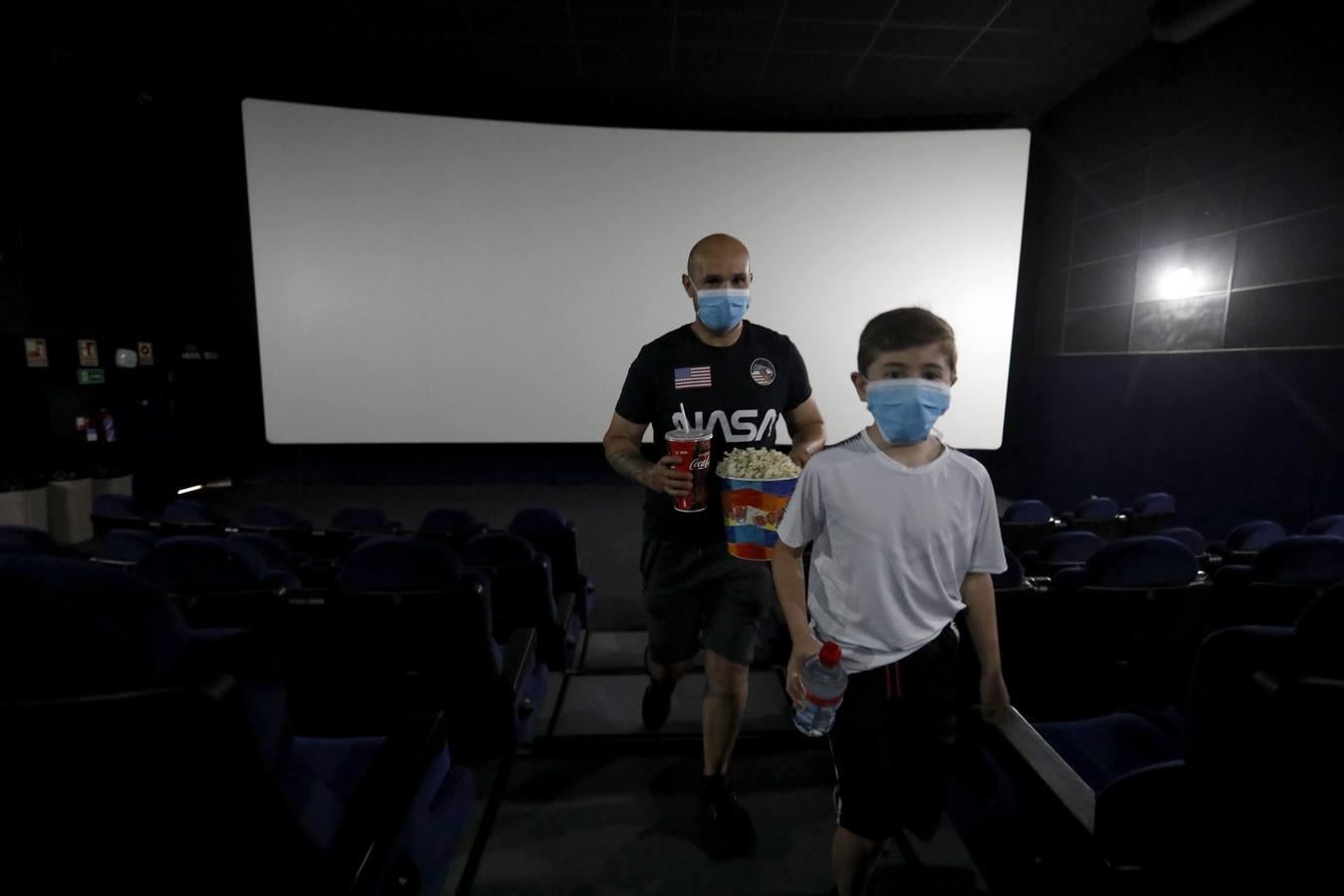 La reapertura de los cines Guadalquivir de Córdoba, en imágenes