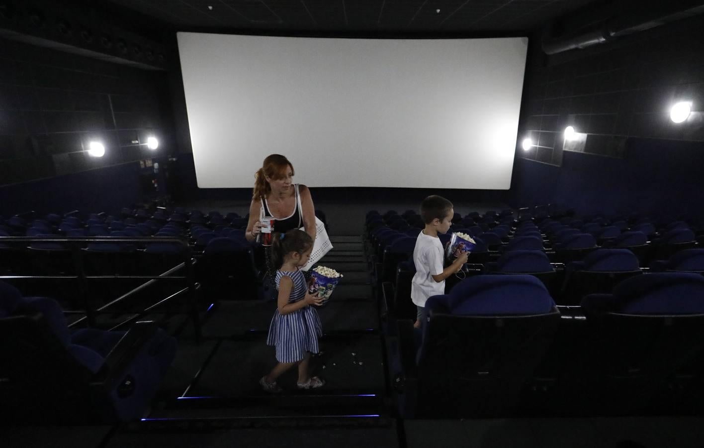 La reapertura de los cines Guadalquivir de Córdoba, en imágenes