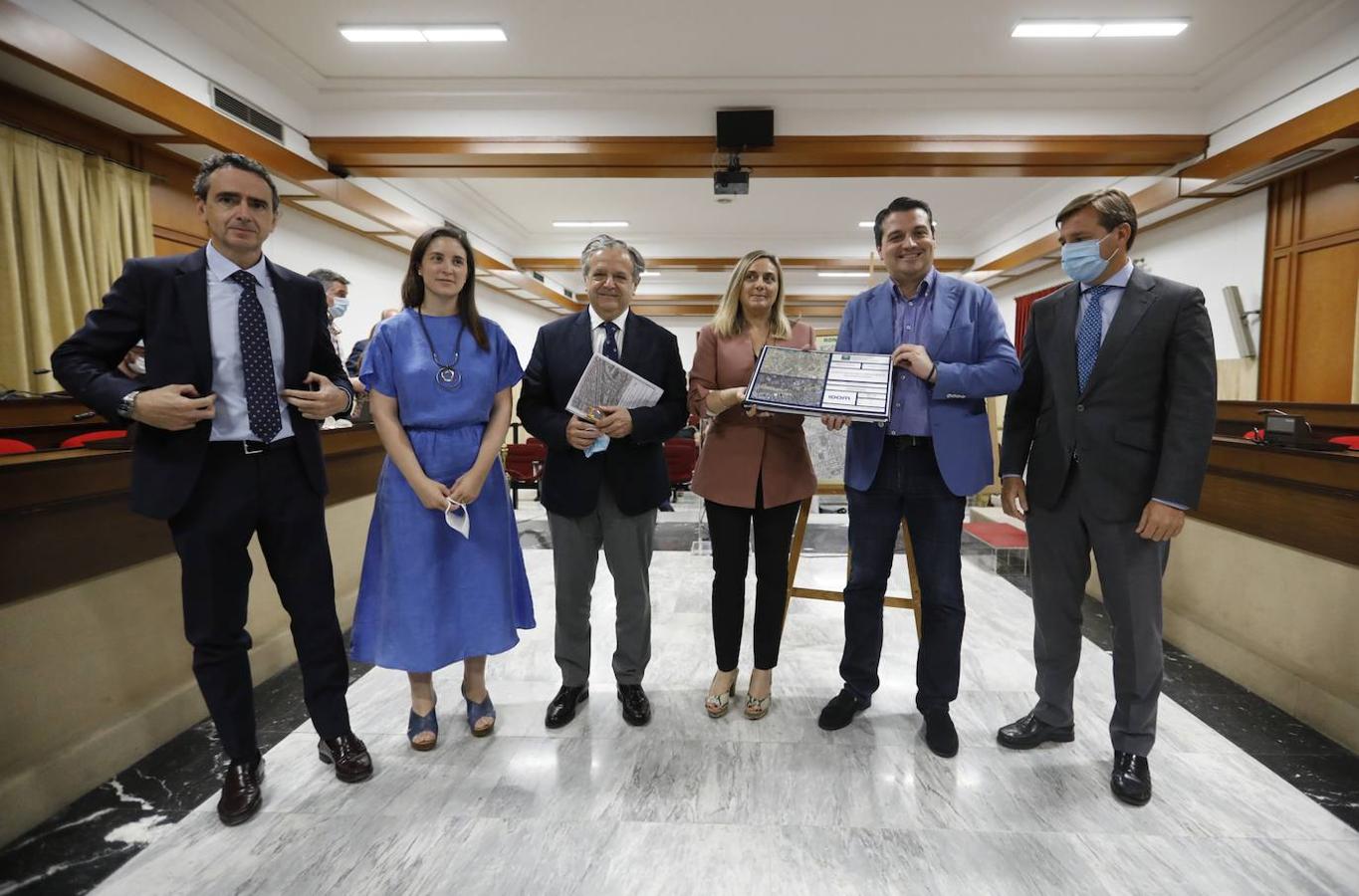 La visita de la consejera de Fomento al Ayuntamiento de Córdoba, en imágenes