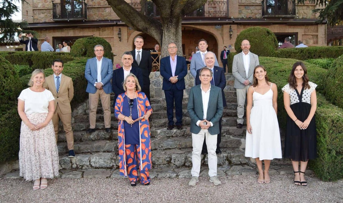 Foto de familia de los premiados. 