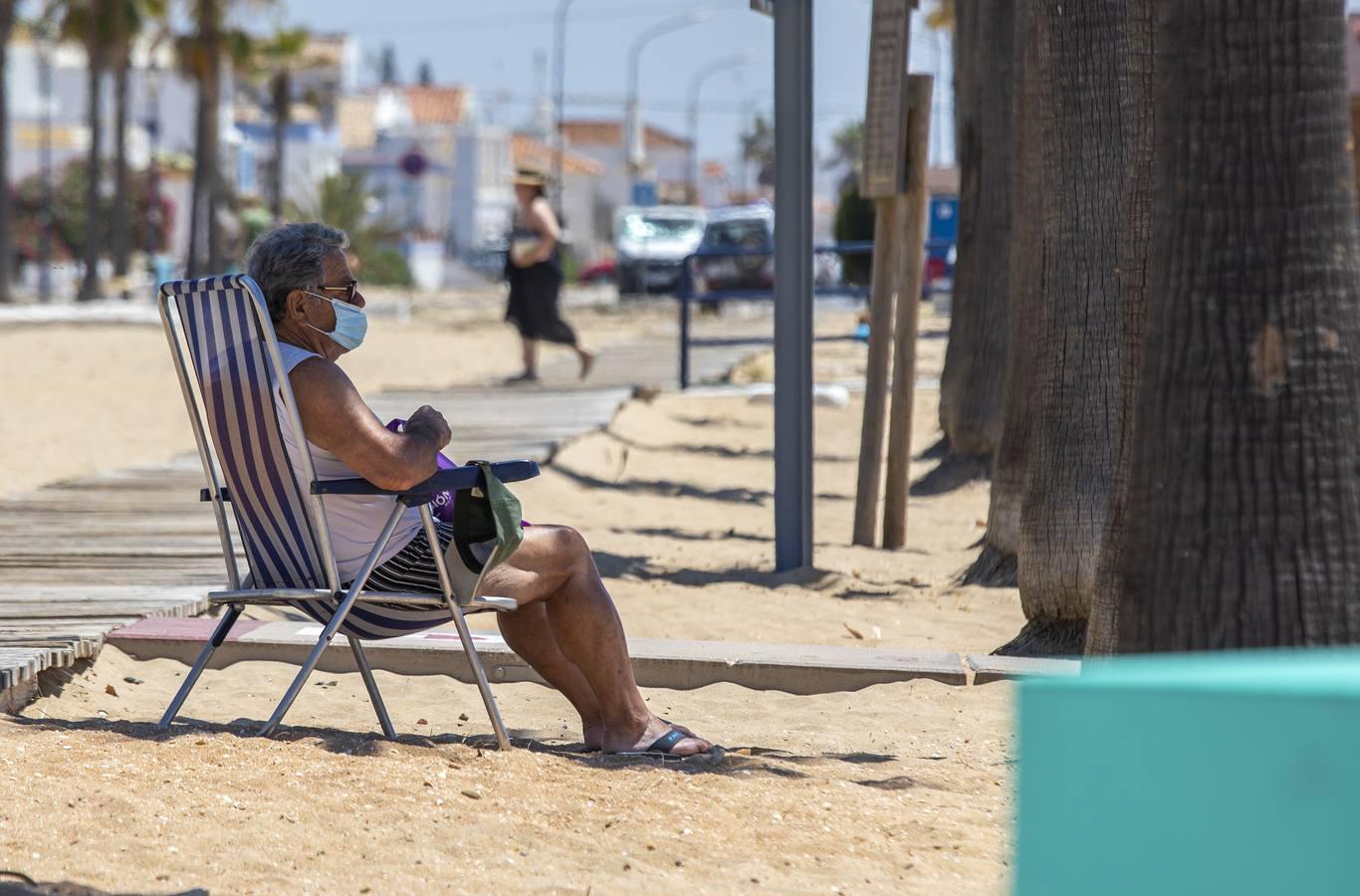 En imágenes, la playa de La Antilla da la bienvenida al verano