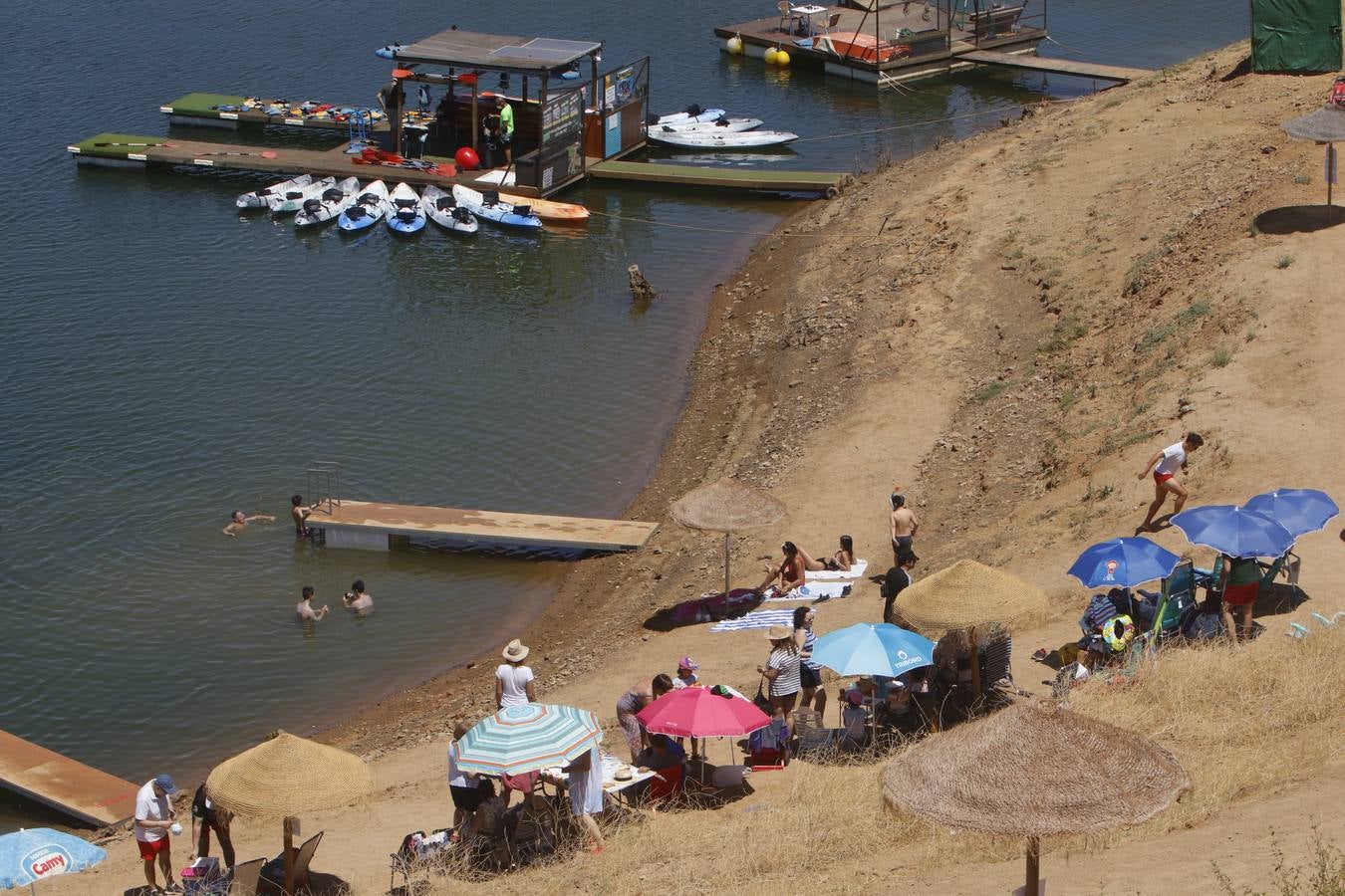 Los primeros chapuzones en las playas de interior de Córdoba