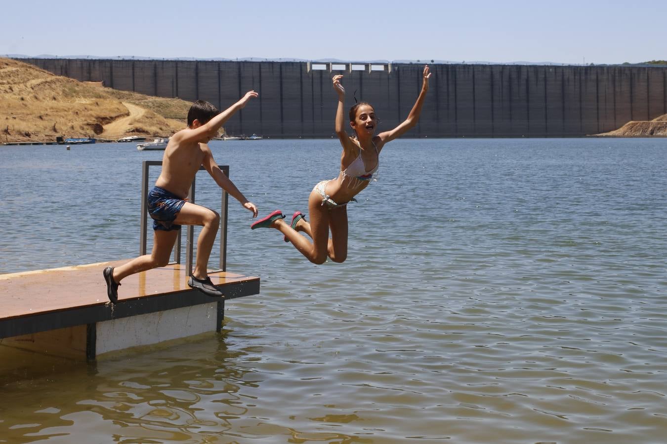 Los primeros chapuzones en las playas de interior de Córdoba