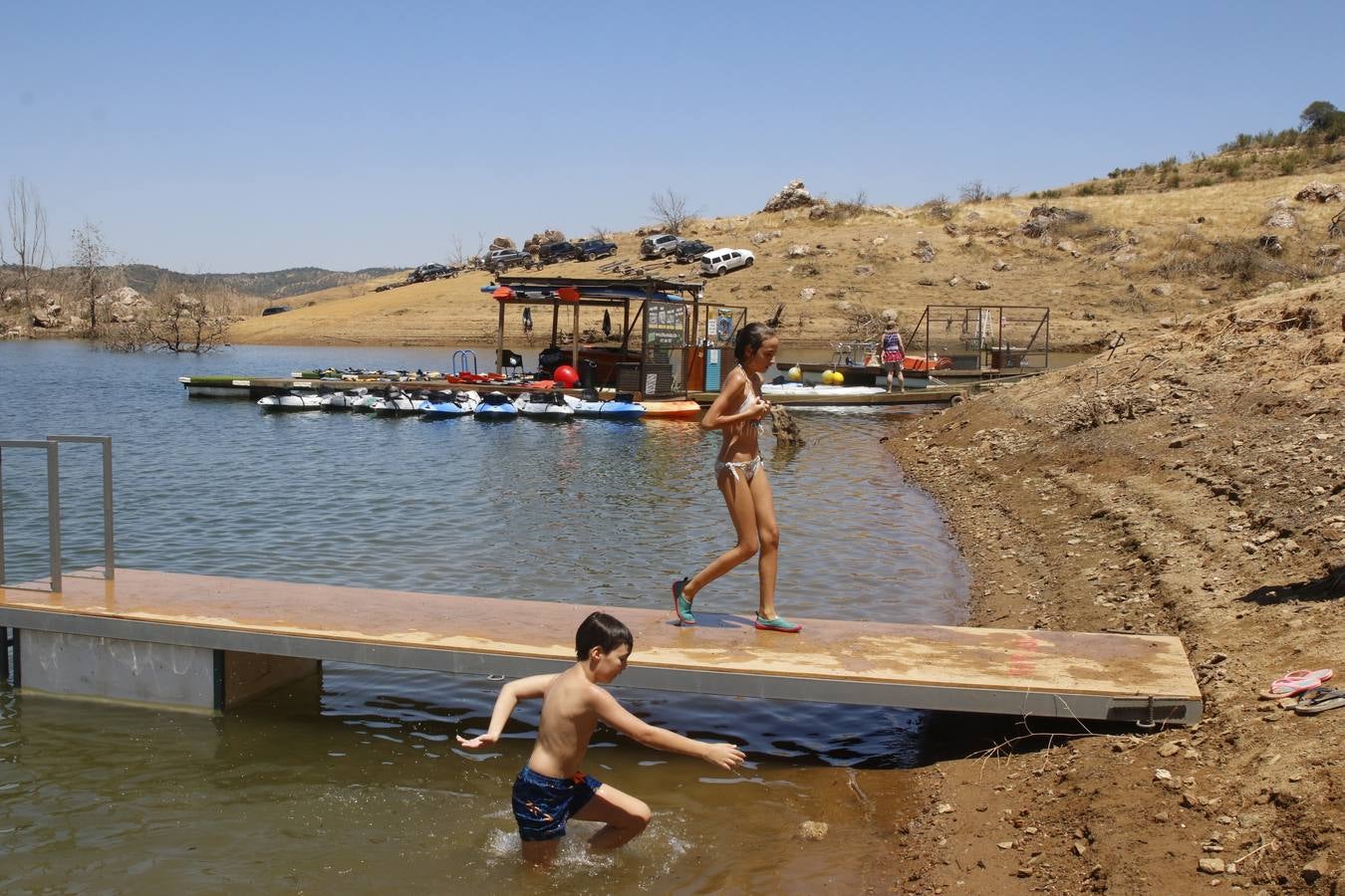 Los primeros chapuzones en las playas de interior de Córdoba