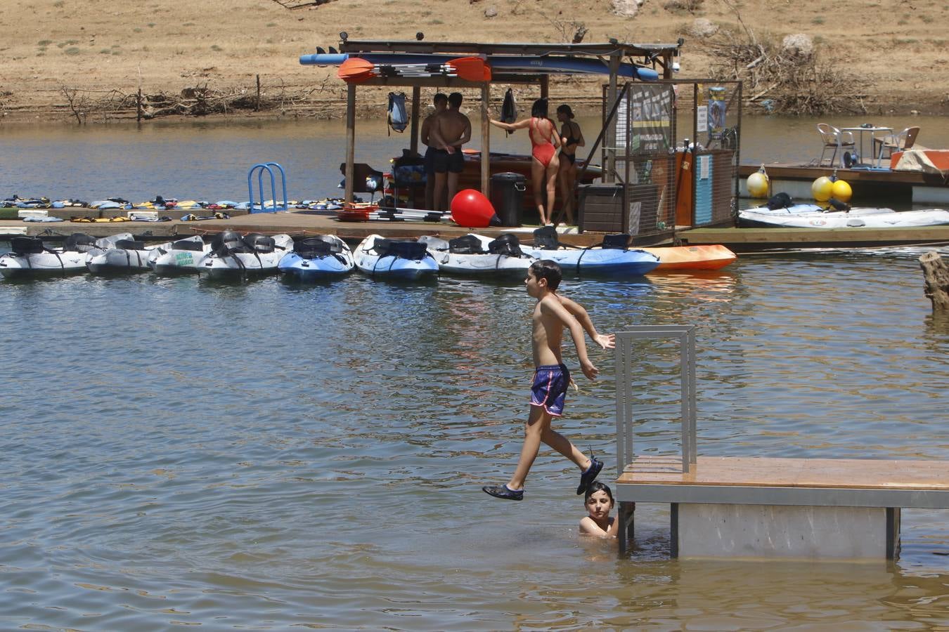 Los primeros chapuzones en las playas de interior de Córdoba