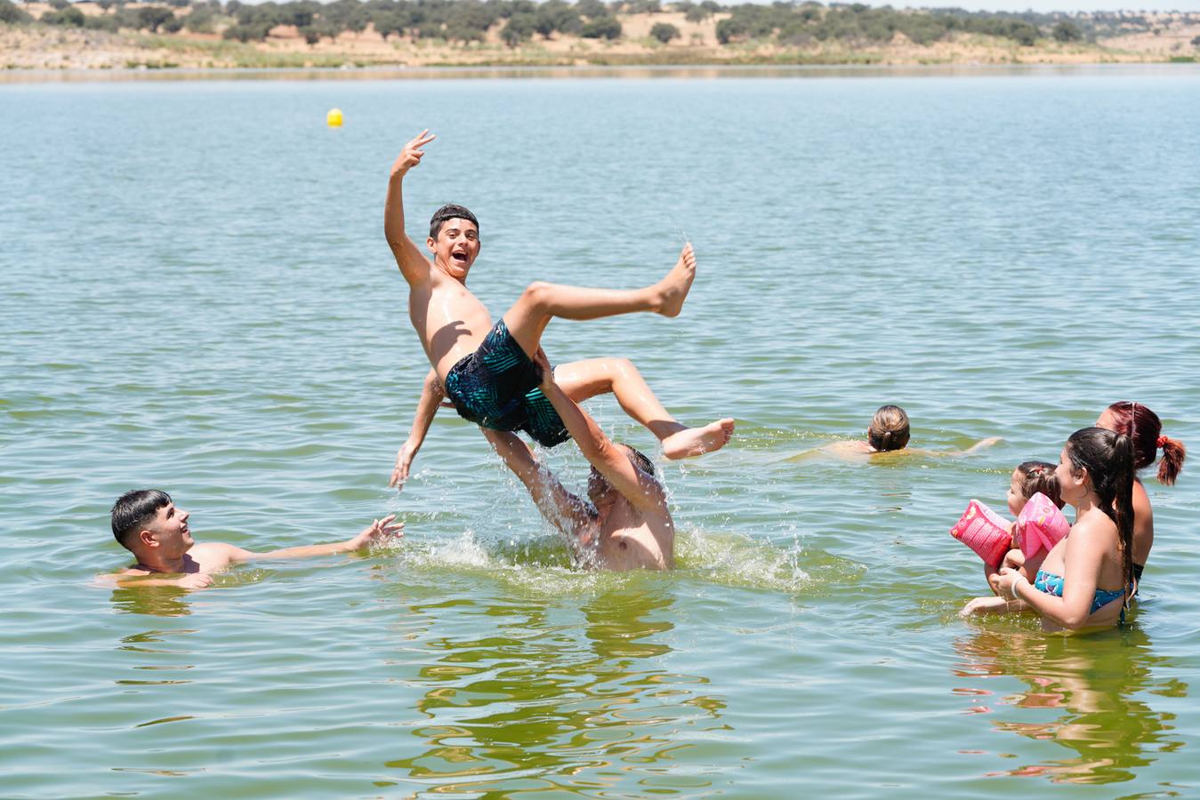 Los primeros chapuzones en las playas de interior de Córdoba