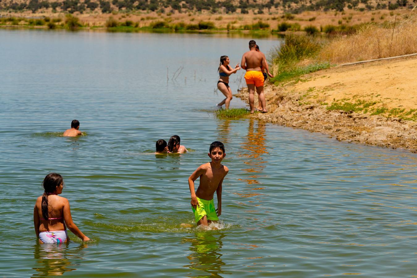 Los primeros chapuzones en las playas de interior de Córdoba