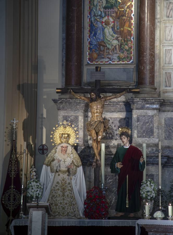 Los titulares de la Sed, en el altar mayor de la parroquia de la Concepción