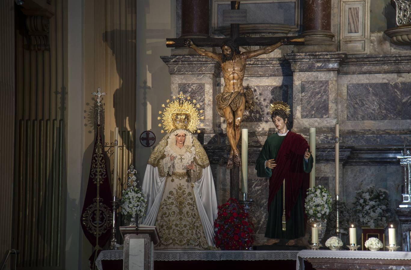 Los titulares de la Sed, en el altar mayor de la parroquia de la Concepción