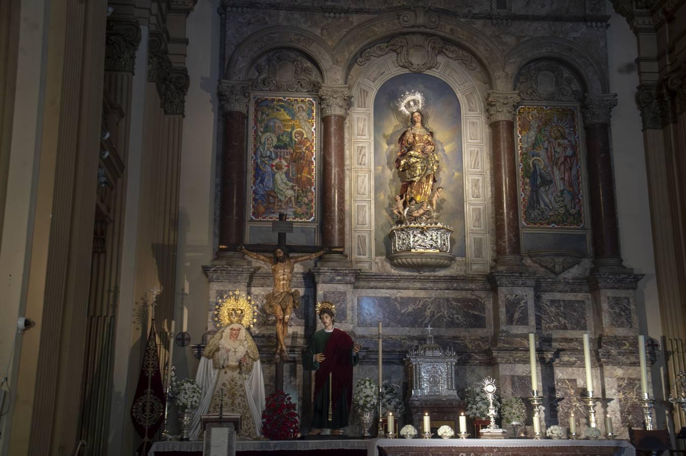 Los titulares de la Sed, en el altar mayor de la parroquia de la Concepción