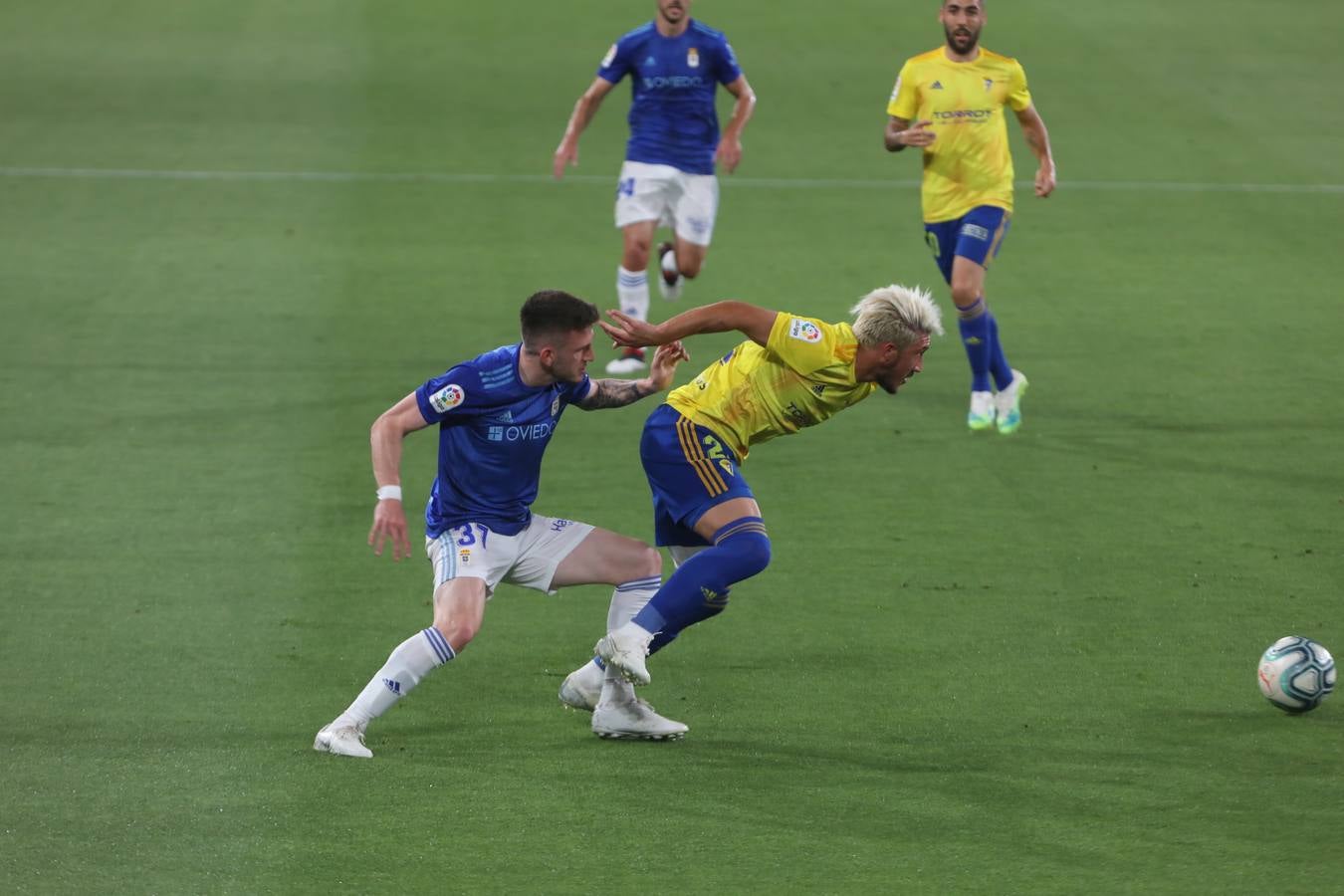 Partido Cádiz-Oviedo (2-0)