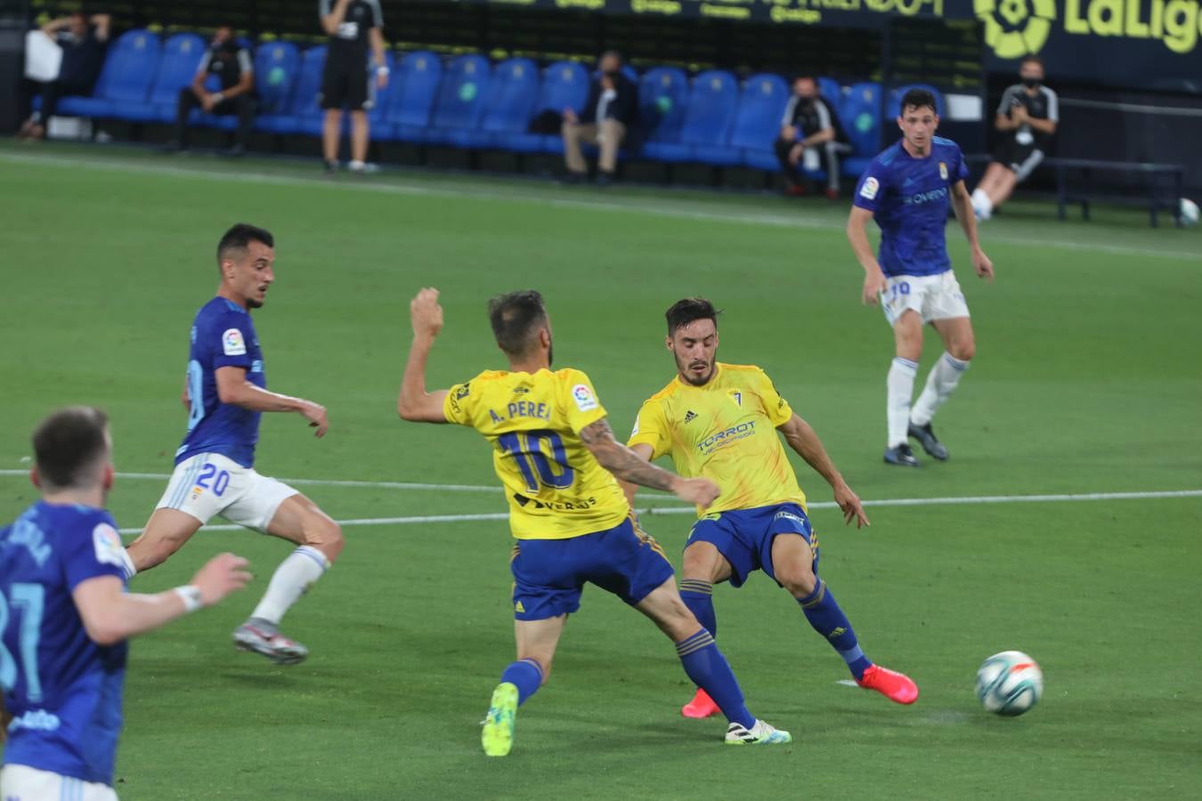 Partido Cádiz-Oviedo (2-0)