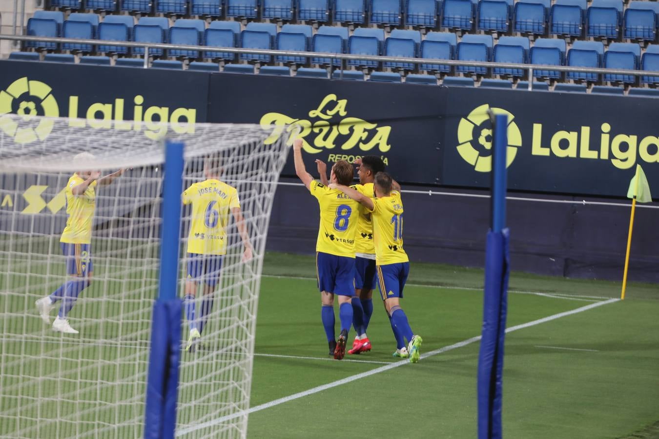 Partido Cádiz-Oviedo (2-0)