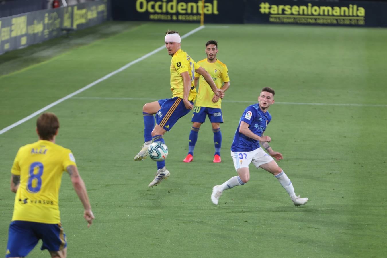 Partido Cádiz-Oviedo (2-0)