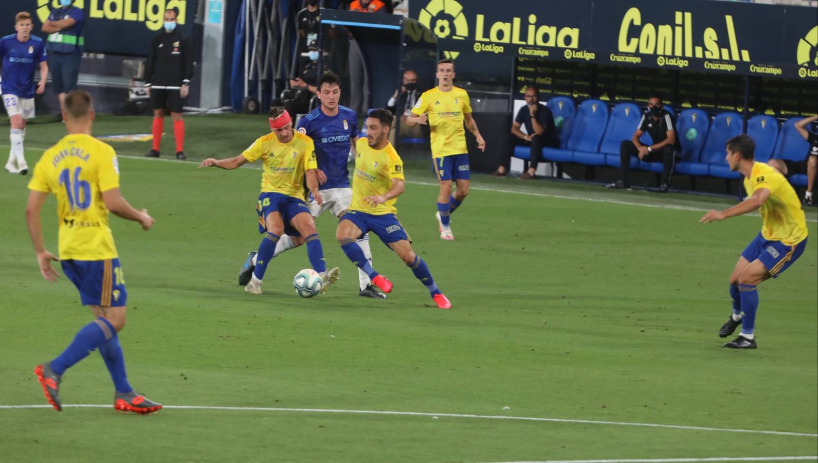 Partido Cádiz-Oviedo (2-0)