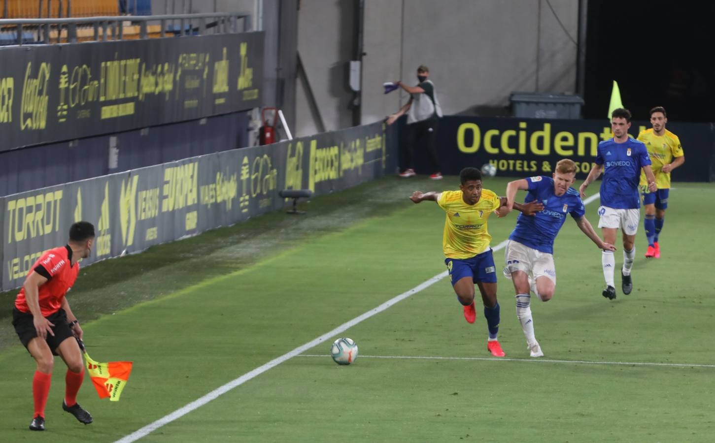 Partido Cádiz-Oviedo (2-0)