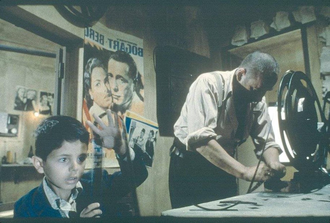 Amor al cine. En «Cinema Paradiso» de Giuseppe Tornatore, protagonizadas por Toto y Alfredo, compuso, una vez más, una banda sonora maravillosa  que reflejó, como quería el director, el amor al cine. Tornatore obtuvo con esta cinta el  Óscar a la mejor pelíciula extranjera