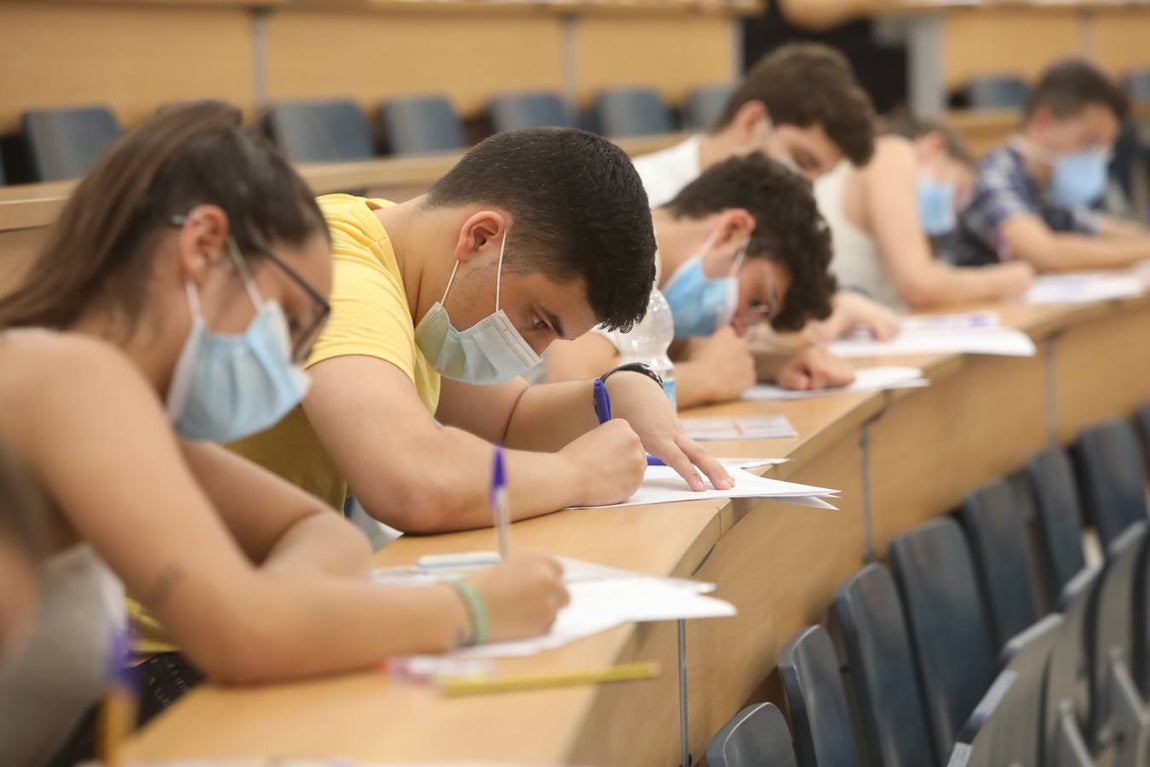 Normalidad en el inicio de la Selectividad del Covid-19 en Cádiz
