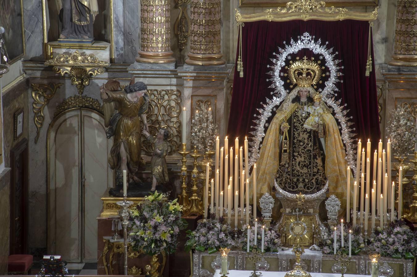 Altar de novena del Carmen del Santo Ángel