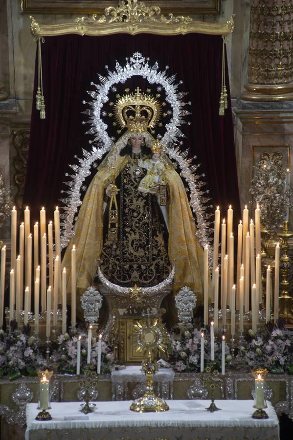 Altar de novena del Carmen del Santo Ángel