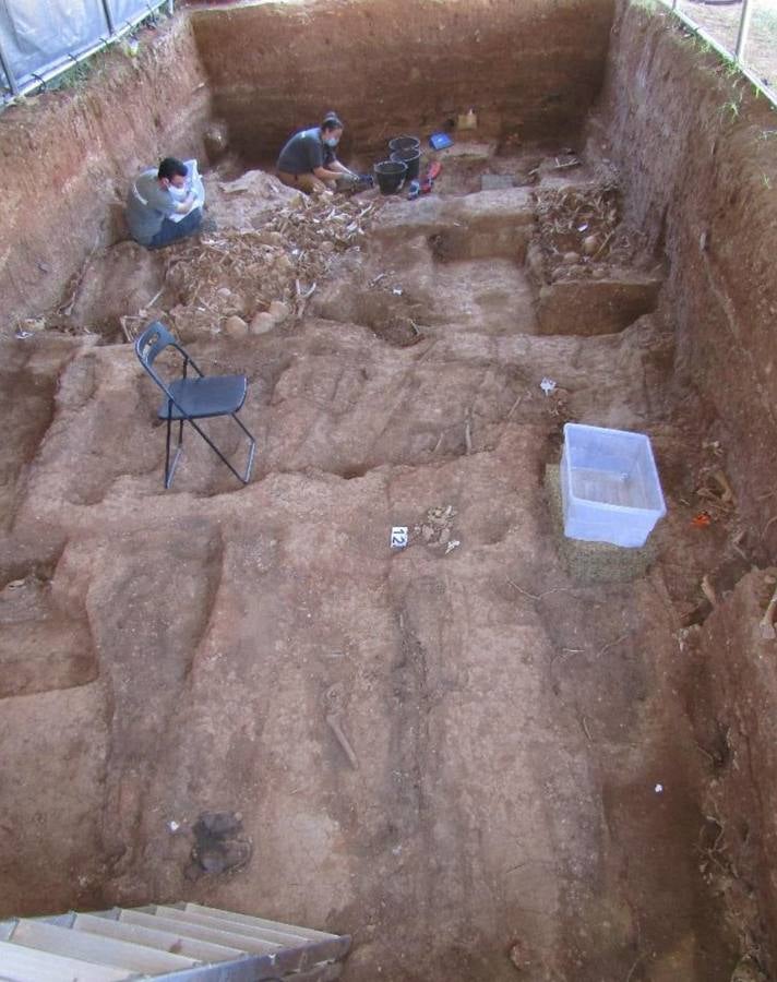 Las excavaciones en la fosa de Pico Reja, en imágenes