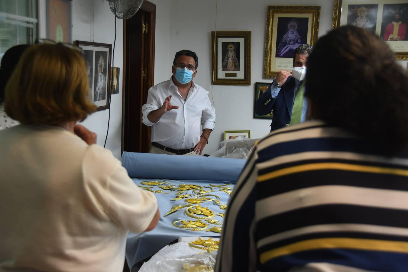 Detalles del nuevo manto de salida de la Virgen de Consolación de la Sed