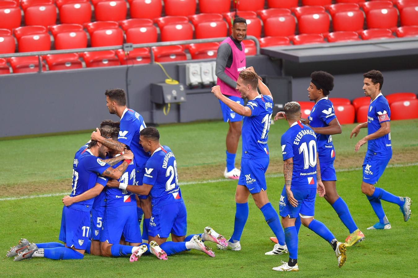 En imágenes, el encuentro entre el Athletic de Bilbao y el Sevilla F.C. en San Mamés