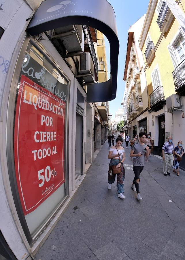 Numerosos negocios del centro de Sevilla echan el cierre