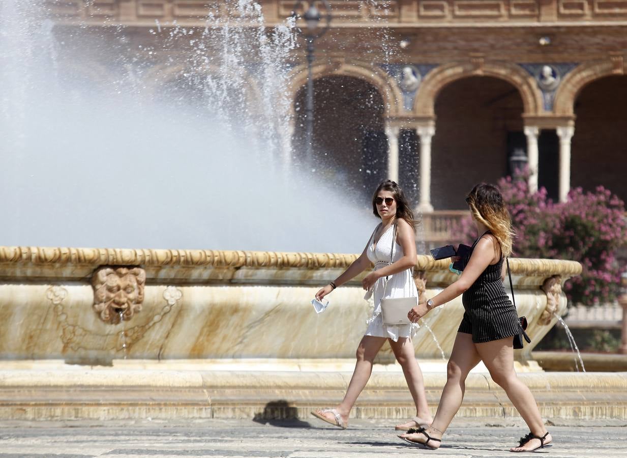 En imágenes, fin de semana sofocante en las calles de Sevilla