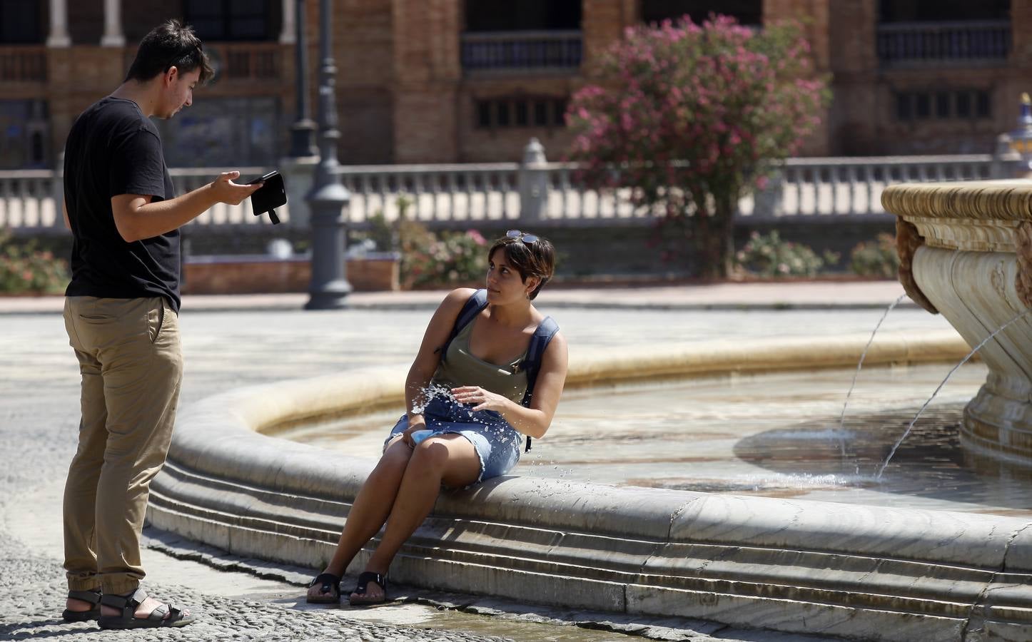 En imágenes, fin de semana sofocante en las calles de Sevilla