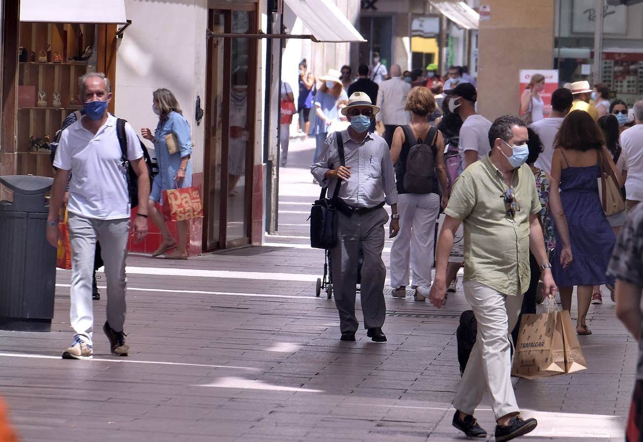 Casi todos los sevillanos llevan mascarilla