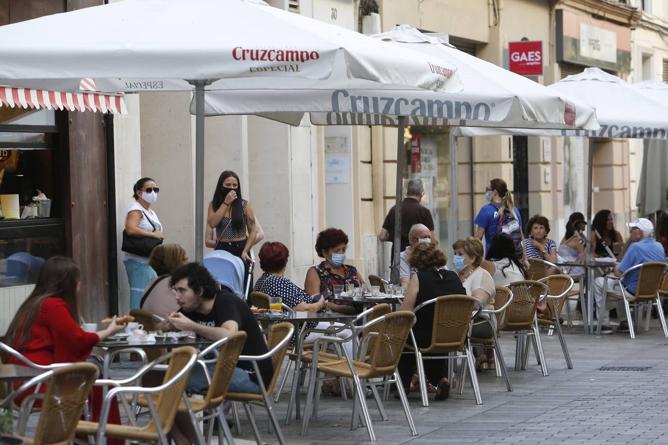 El primer día del uso obligatorio de mascarillas en Córdoba, en imágenes