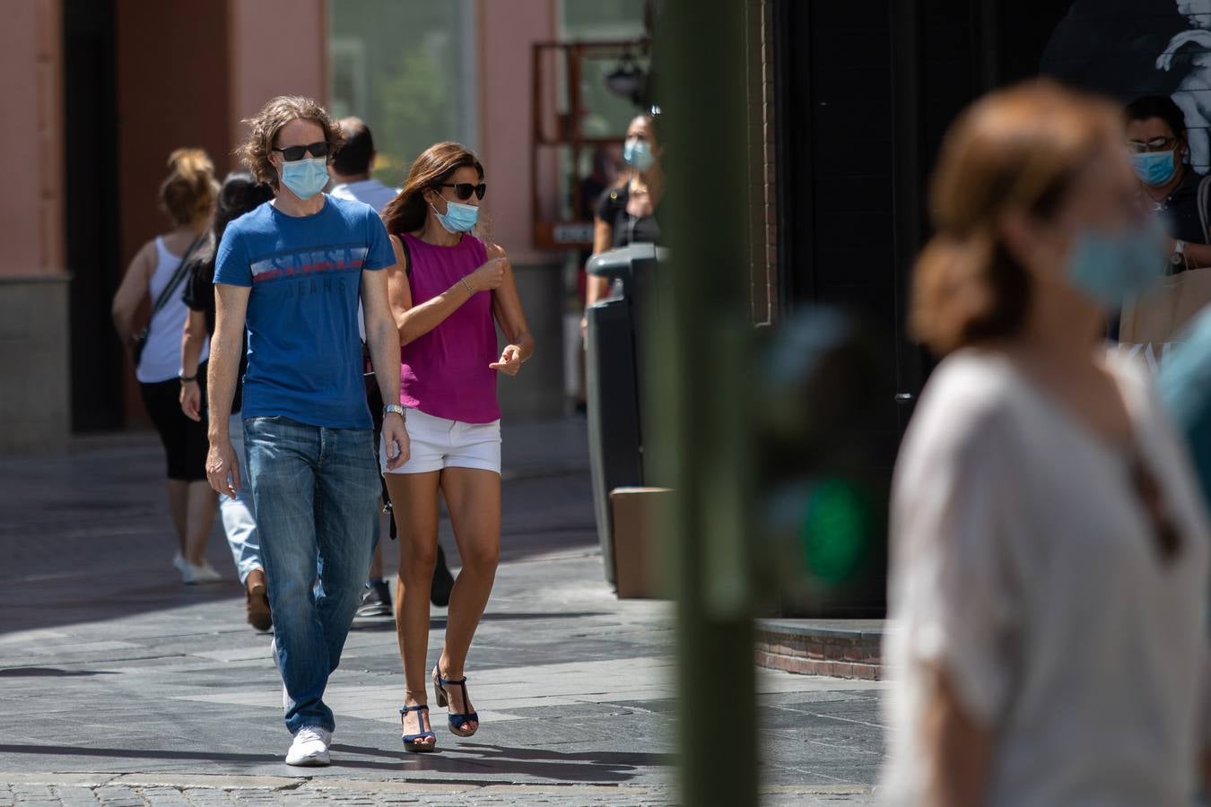 El primer día de mascarillas obligatorias en Sevilla