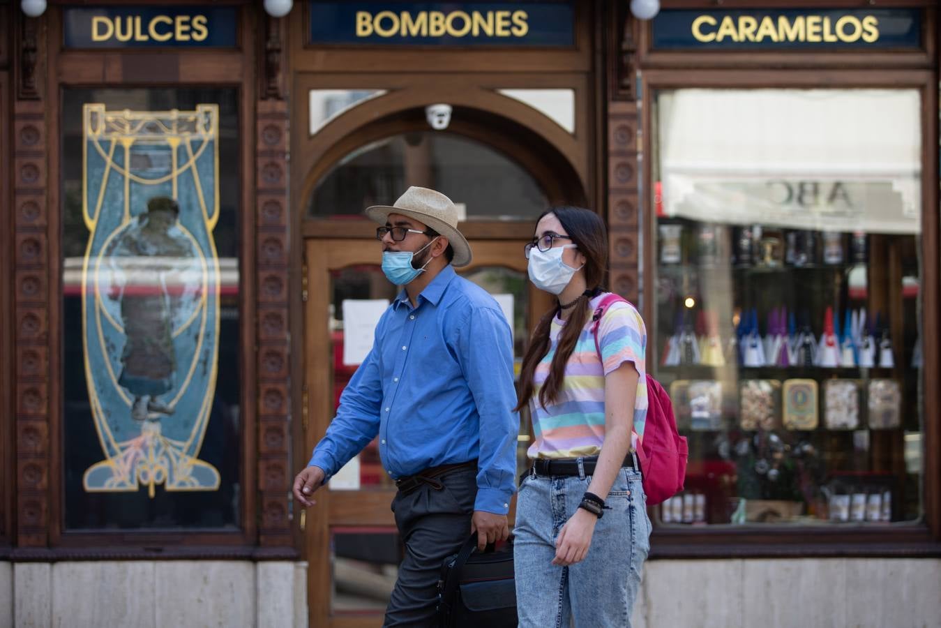 El primer día de mascarillas obligatorias en Sevilla