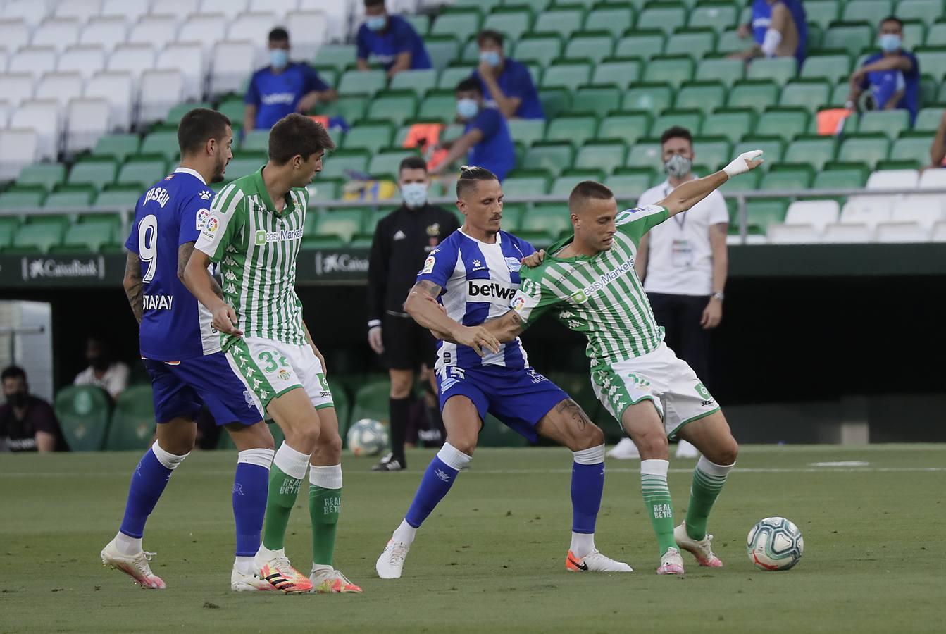 En imágenes, partido entre el Betis y el Alavés en el Benito Villamarín