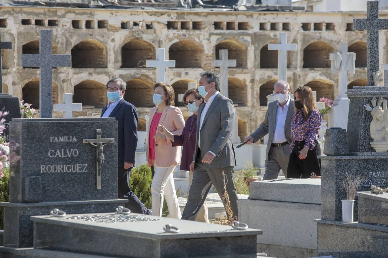 Visita de autoridades a la fosa común de Pico Reja